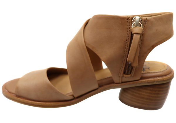 61xFo5VSB8L.jpg Sofft Women's Camille Heeled Sandal, Luggage, 8.5